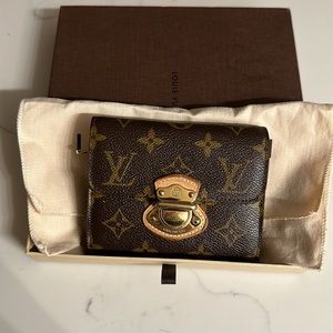 Louis Vuitton monogram pattern wallet